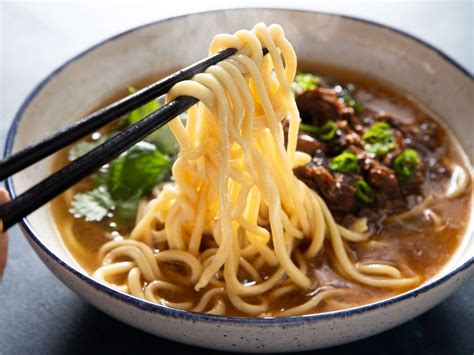  Lamian Nudeln mit scharfer Chili-Sauce: Kannst du die Hitze aushalten?