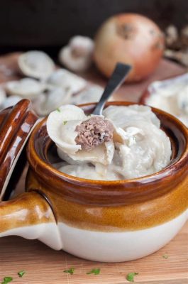  Pelmeni – Ein herzhafter Klassiker mit erfrischend-saurer Füllung!