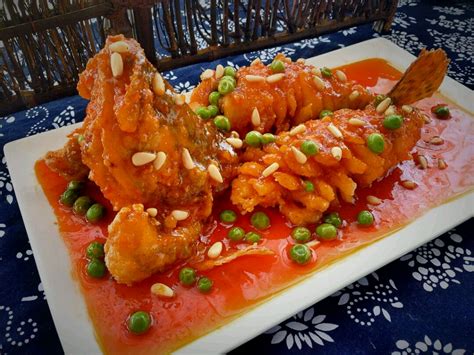  Suzhou-Style Squirrel Mandarin Fish: Ist Das Nicht Ein Wunder der Kulinarischen Kunst?